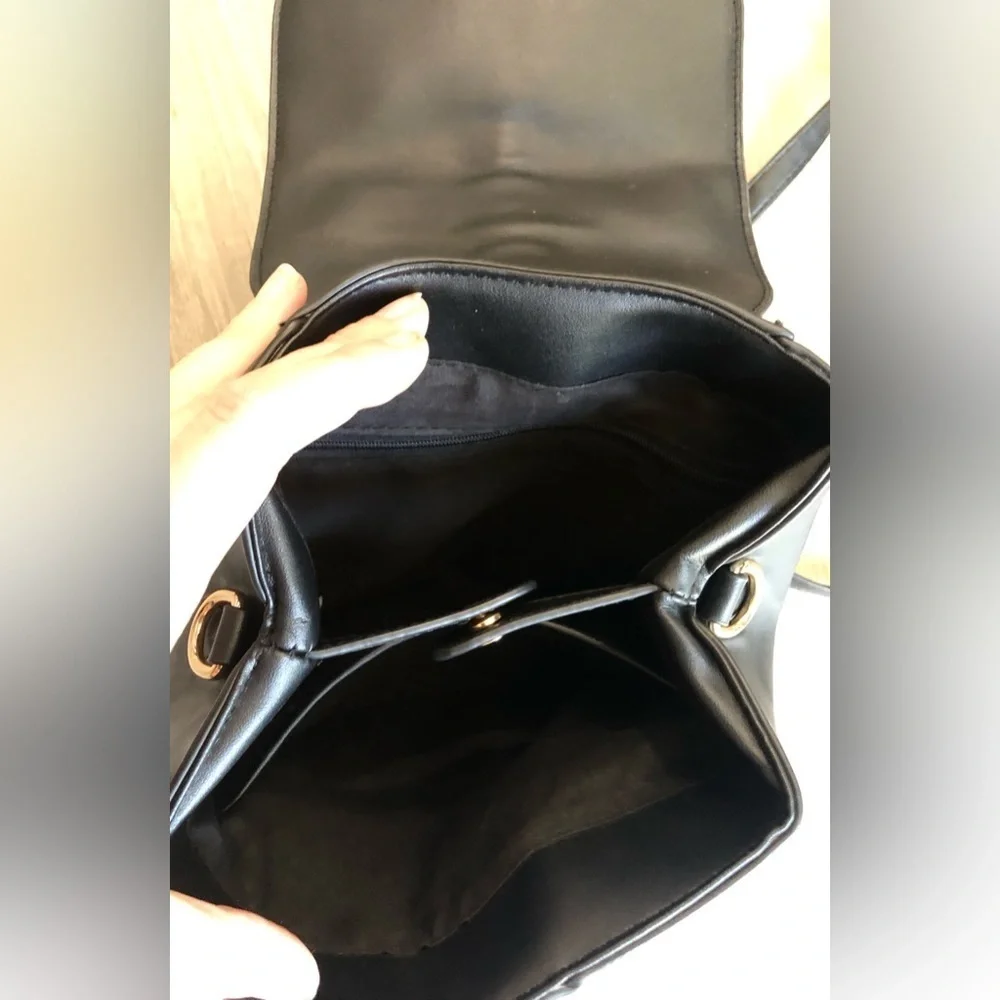 Simple black and gold mini backpack - Picture 5 of 6